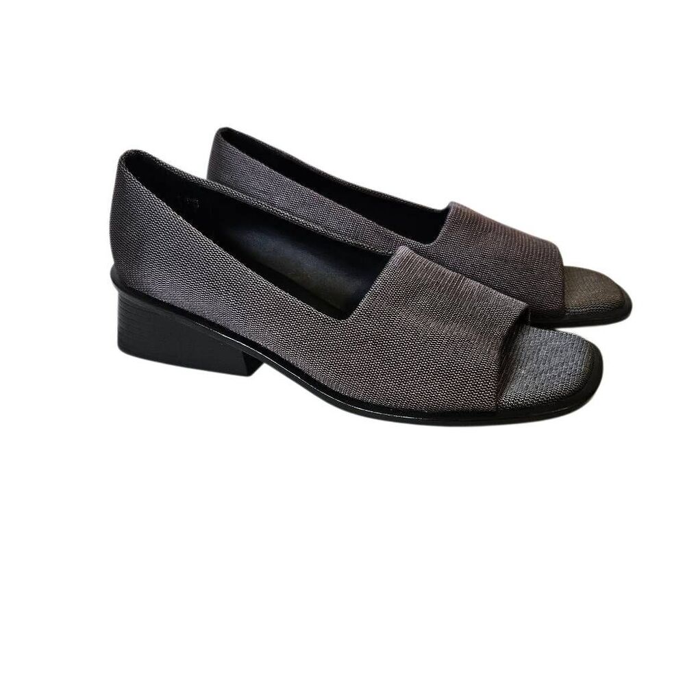 Jasmine flex heeled, gray textured fabric open toe slip on shoes. Size 8.